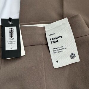 Aritzia Leeway Pant in Turner taupe nwt size 4